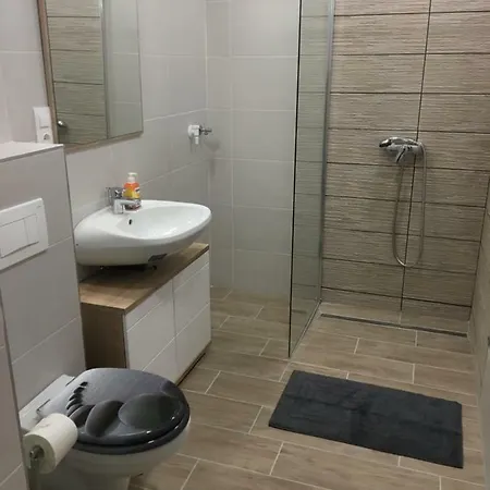 Perfekt Apartman 公寓 巴拉顿菲赖德